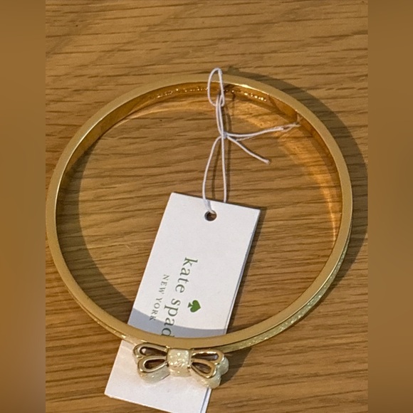 Kate Spade Take a Bow Enameled Bangle Bracelet Glitter NEW - Picture 4 of 4
